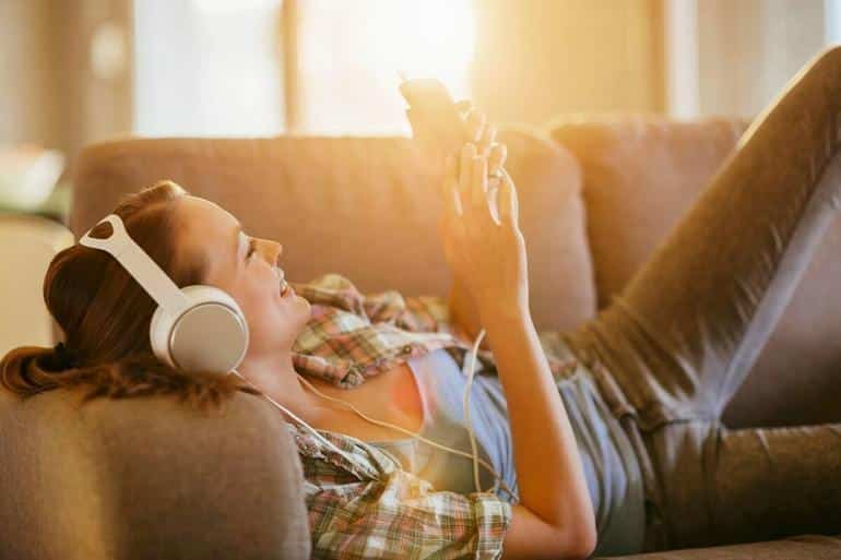 10 отличных аудиокниг, которые можно послушать онлайн бесплатно 